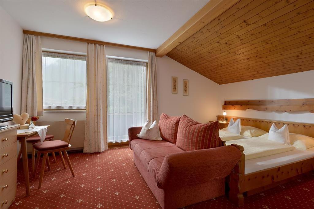 Landhaus Gredler Mayrhofen Habitación foto